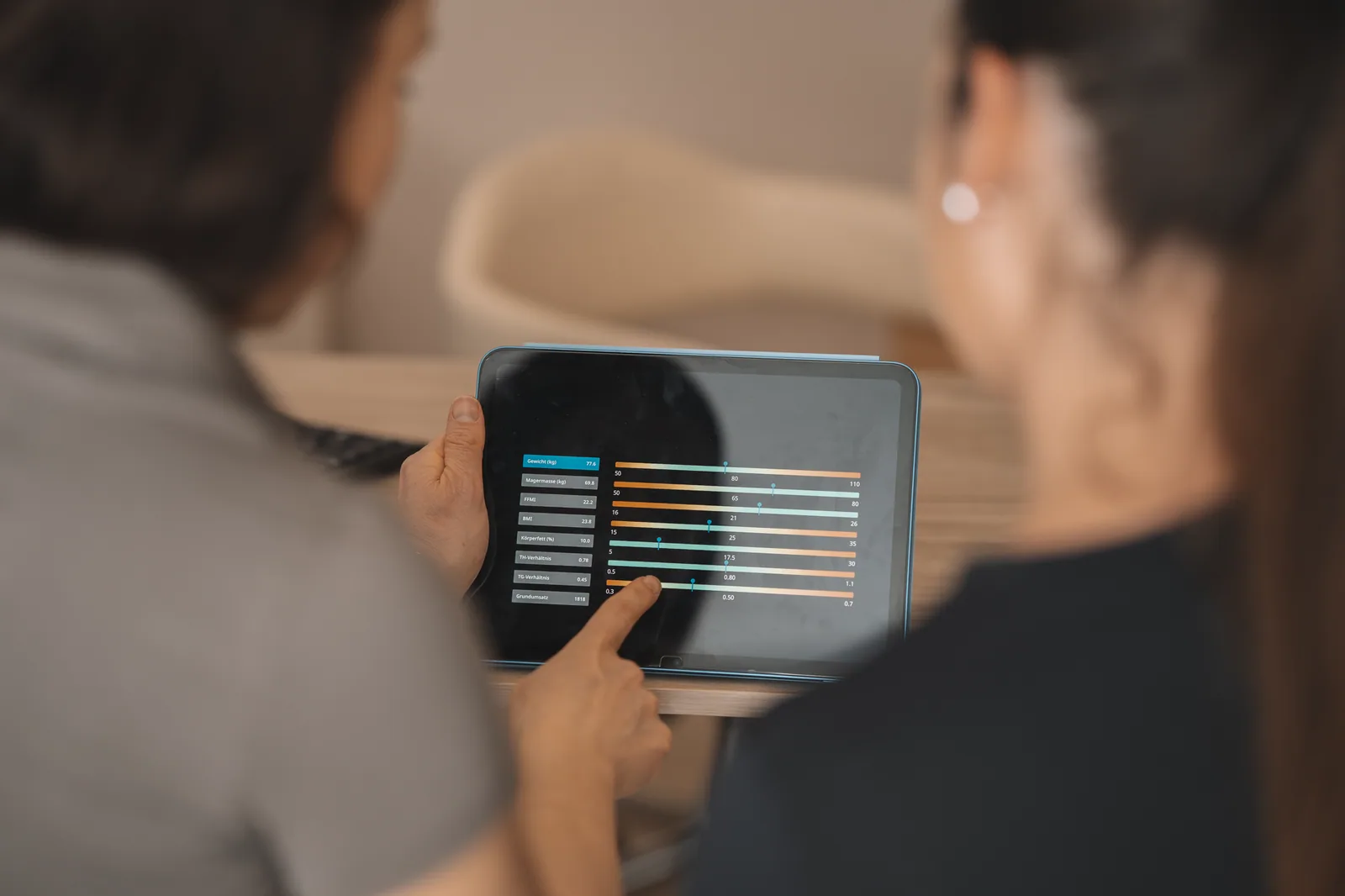 Auswertung der Körperanalyse auf einem Tablet